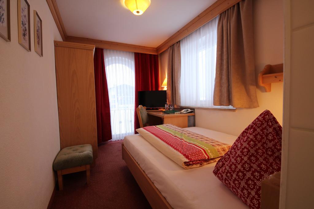 Hotel Garni Laerchenhof Лех ам Алберг Екстериор снимка