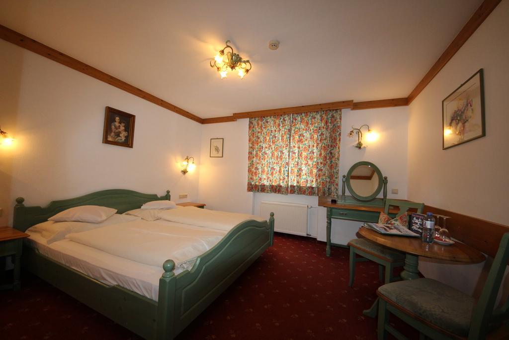 Hotel Garni Laerchenhof Лех ам Алберг Екстериор снимка