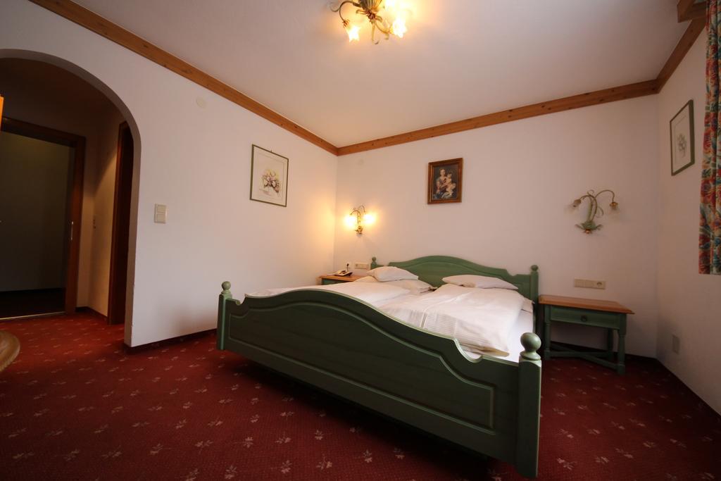 Hotel Garni Laerchenhof Лех ам Алберг Екстериор снимка