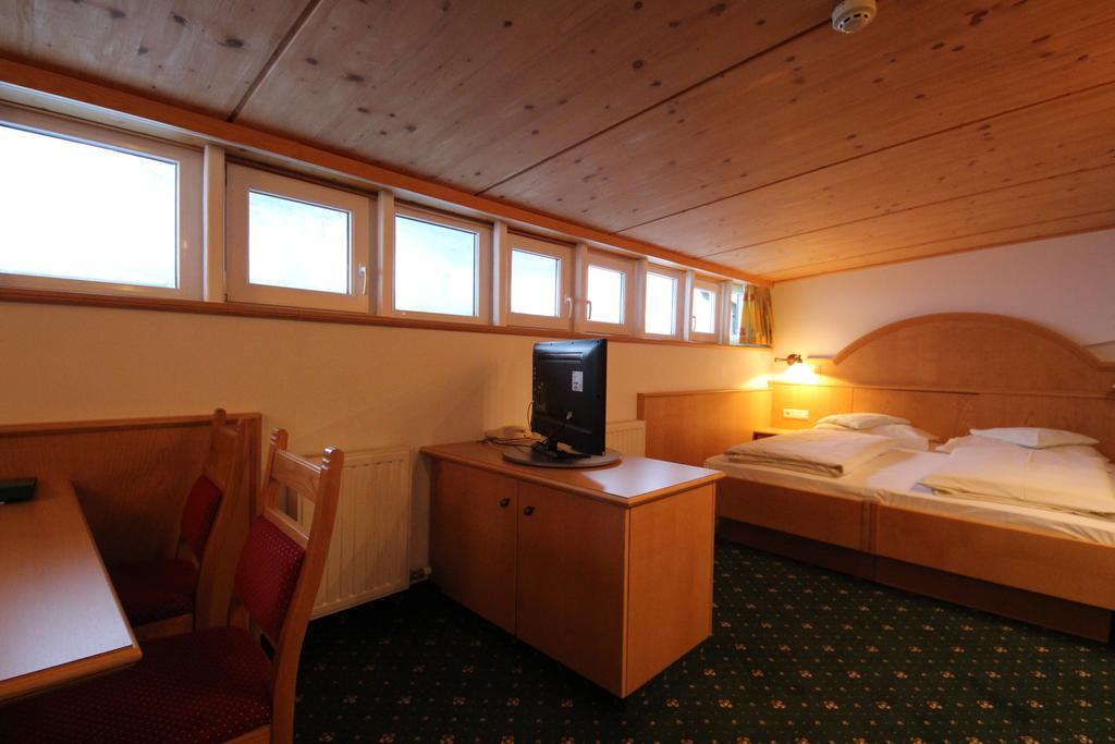 Hotel Garni Laerchenhof Лех ам Алберг Екстериор снимка