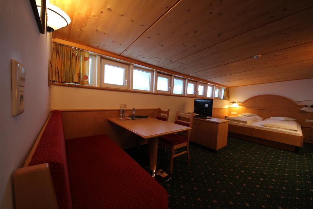 Hotel Garni Laerchenhof Лех ам Алберг Екстериор снимка