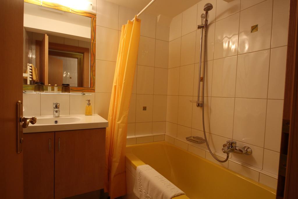 Hotel Garni Laerchenhof Лех ам Алберг Екстериор снимка