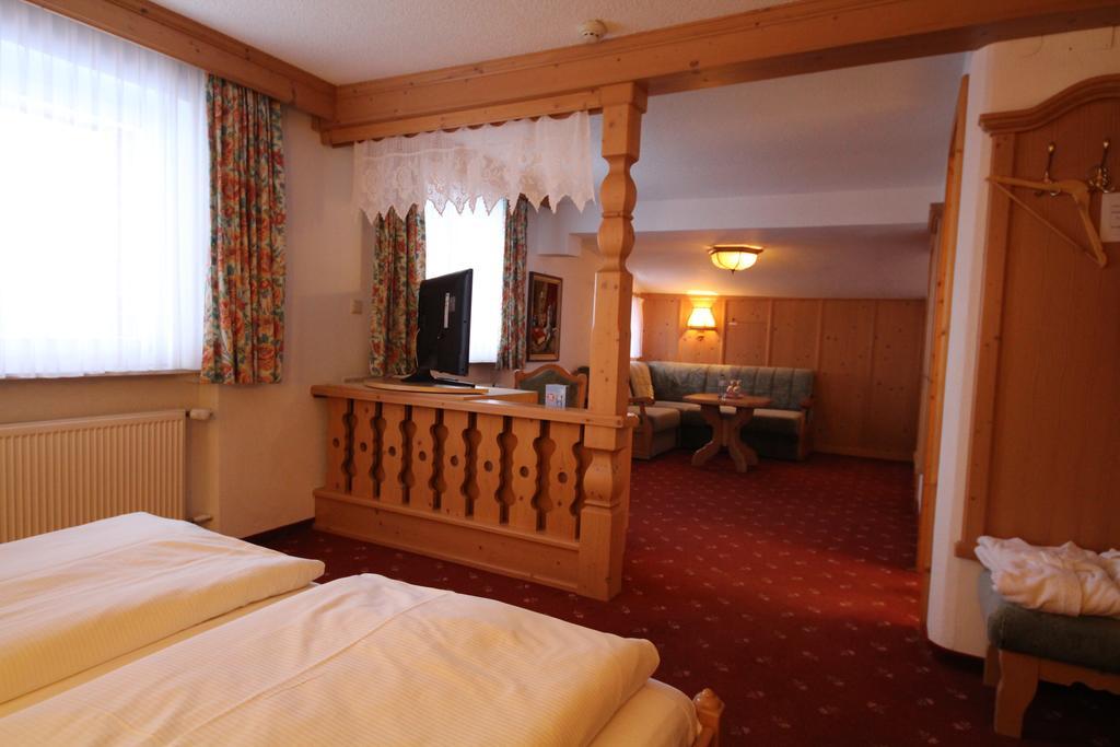 Hotel Garni Laerchenhof Лех ам Алберг Екстериор снимка