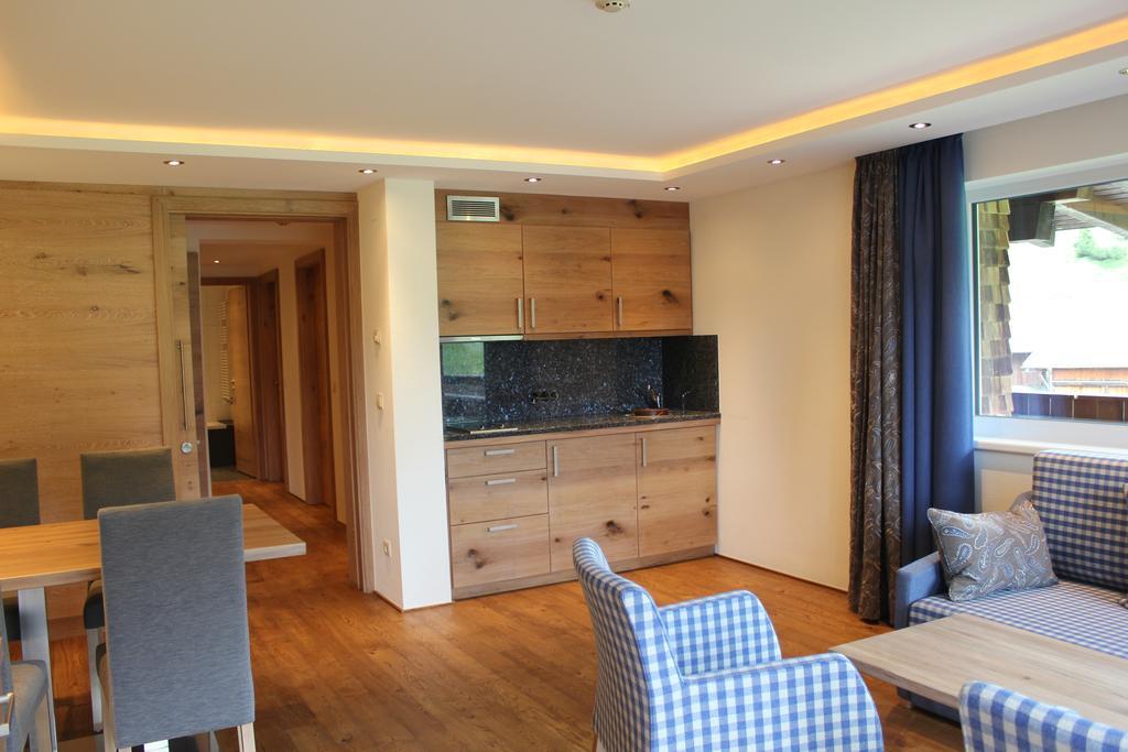 Hotel Garni Laerchenhof Лех ам Алберг Стая снимка