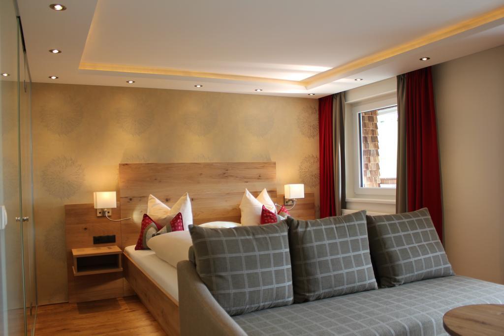 Hotel Garni Laerchenhof Лех ам Алберг Стая снимка