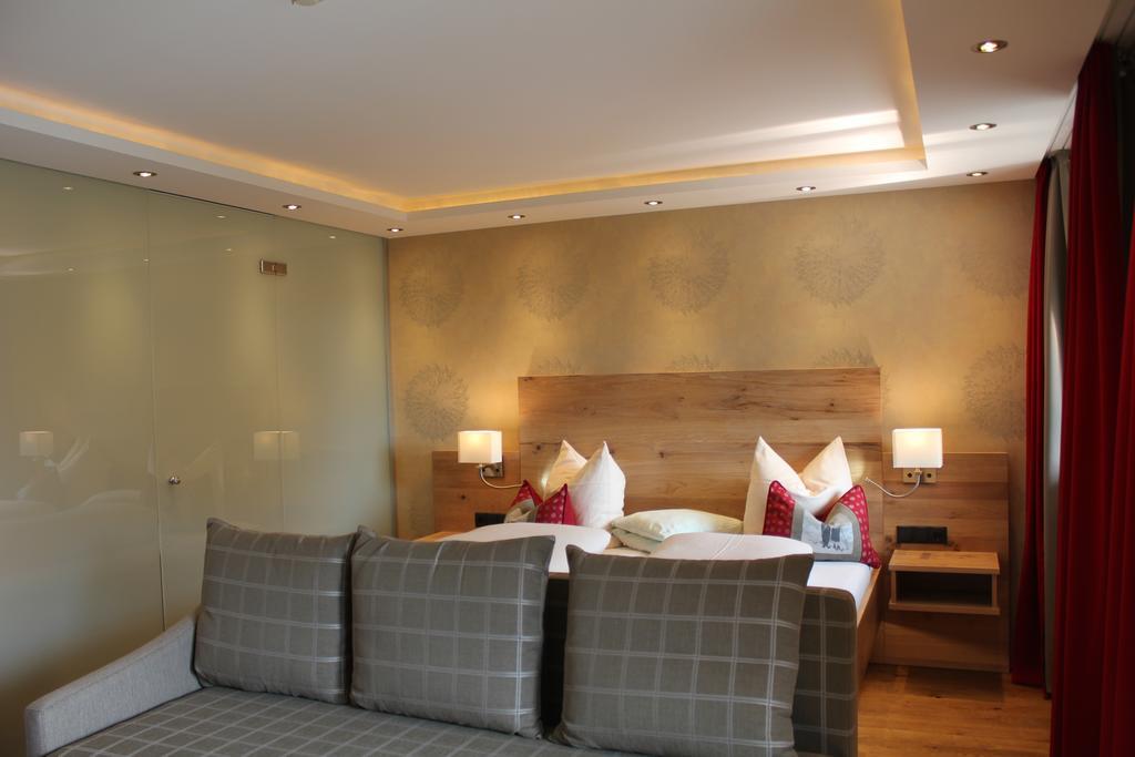 Hotel Garni Laerchenhof Лех ам Алберг Стая снимка