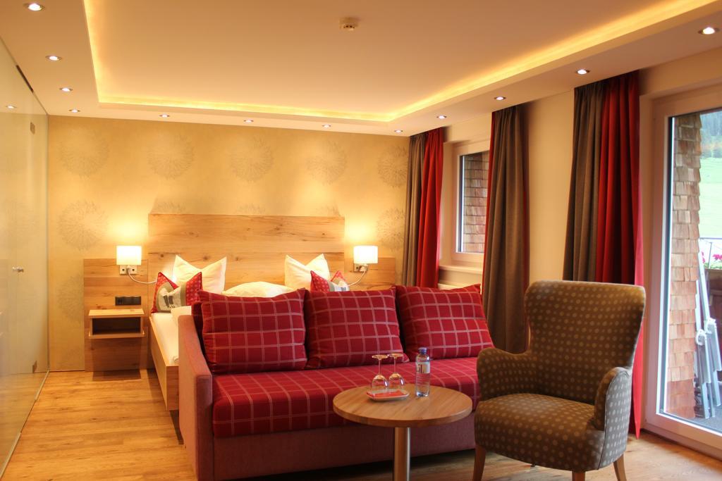 Hotel Garni Laerchenhof Лех ам Алберг Стая снимка