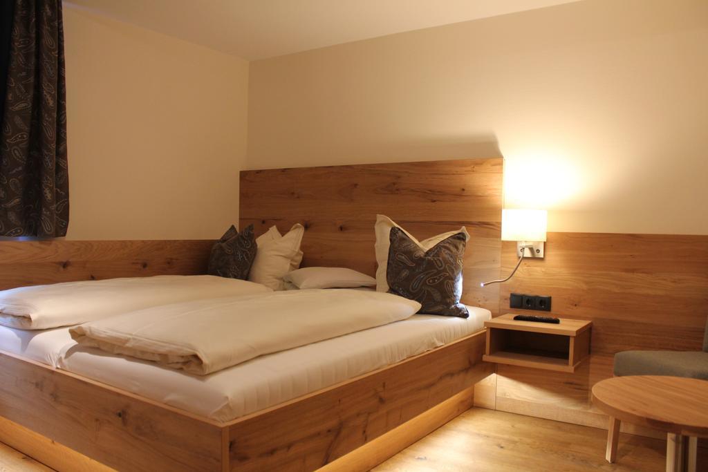 Hotel Garni Laerchenhof Лех ам Алберг Стая снимка