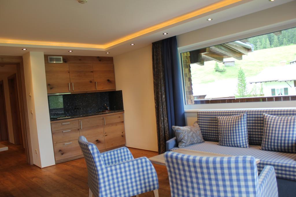 Hotel Garni Laerchenhof Лех ам Алберг Стая снимка