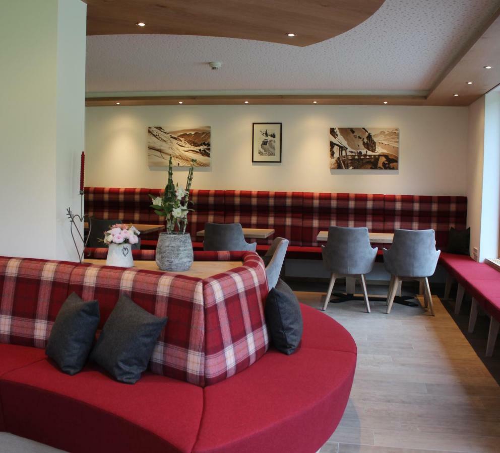 Hotel Garni Laerchenhof Лех ам Алберг Екстериор снимка